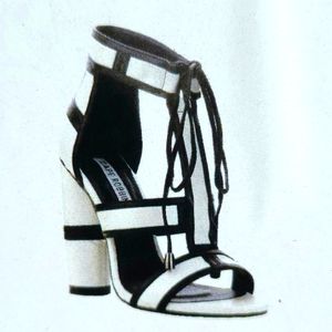 Cape Robin Black and white heels